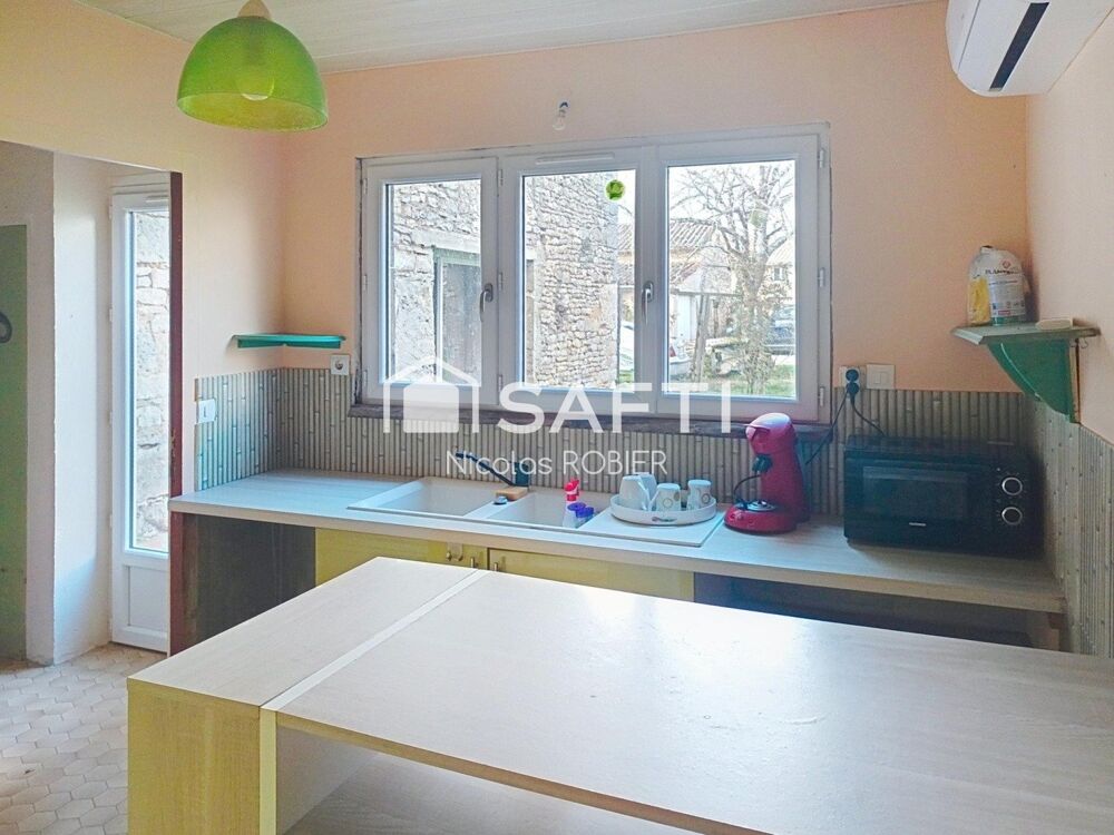 Vente Maison Autonome en Energie C, clim réversible, trois chambres, jardin, dépendances et panneaux solaires !! Rom