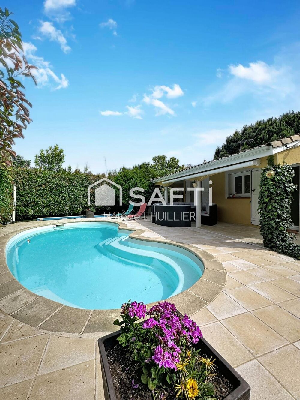 FONSORBES  Villa T5 de 127m² plain-pied avec piscine, garage et carport.