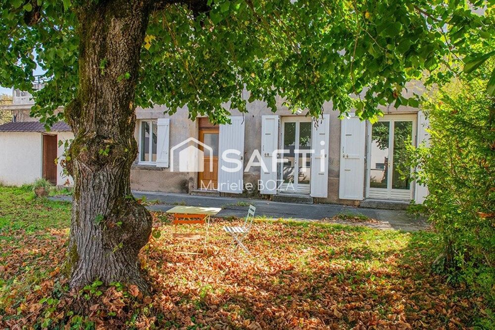 Le charme de l'ancien, un jardin arboré et la douceur de vivre d'Uriage