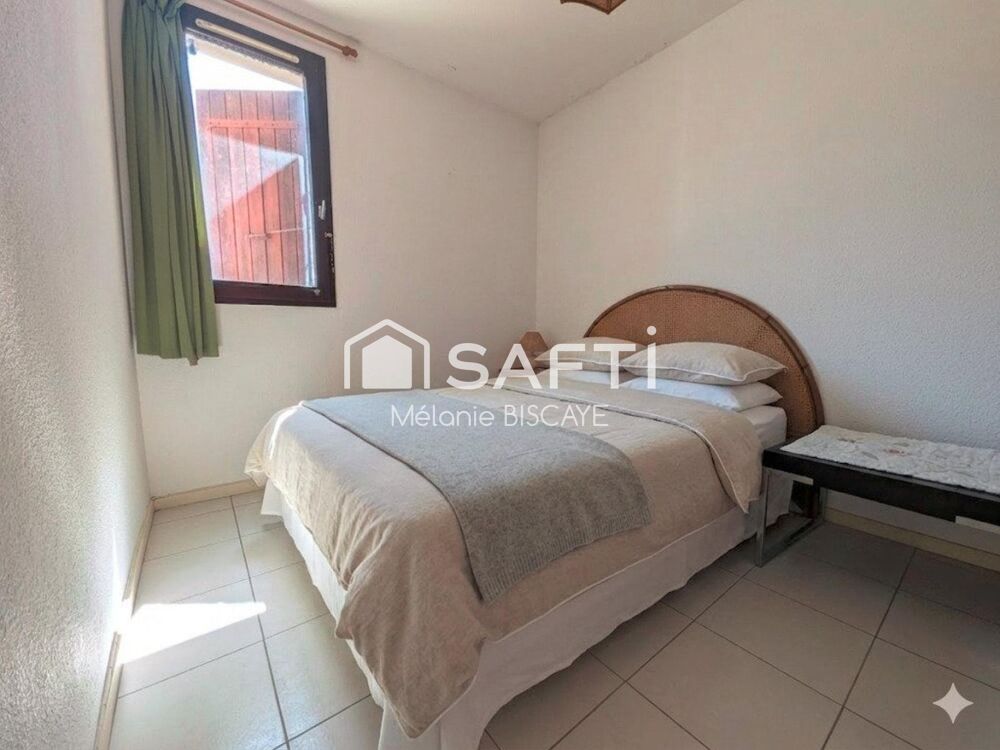 GRUISSAN T2 DANS RESIDENCE SECURISEE AVEC PISCINE