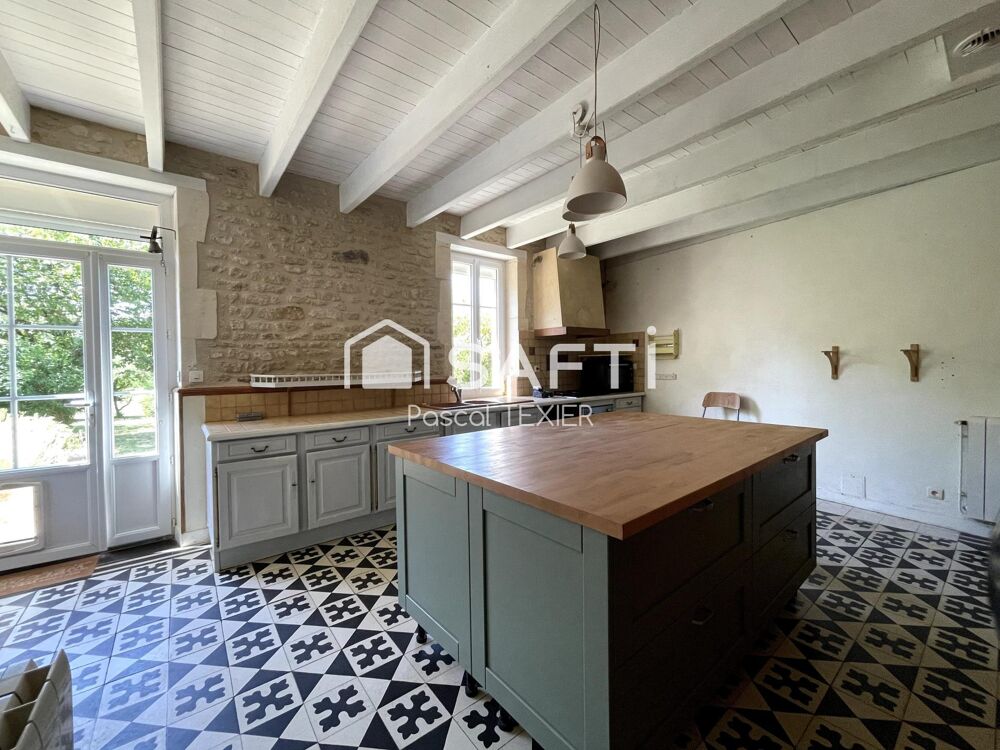 Grande maison charentaise de 1900, possibilité de faire un gite.
