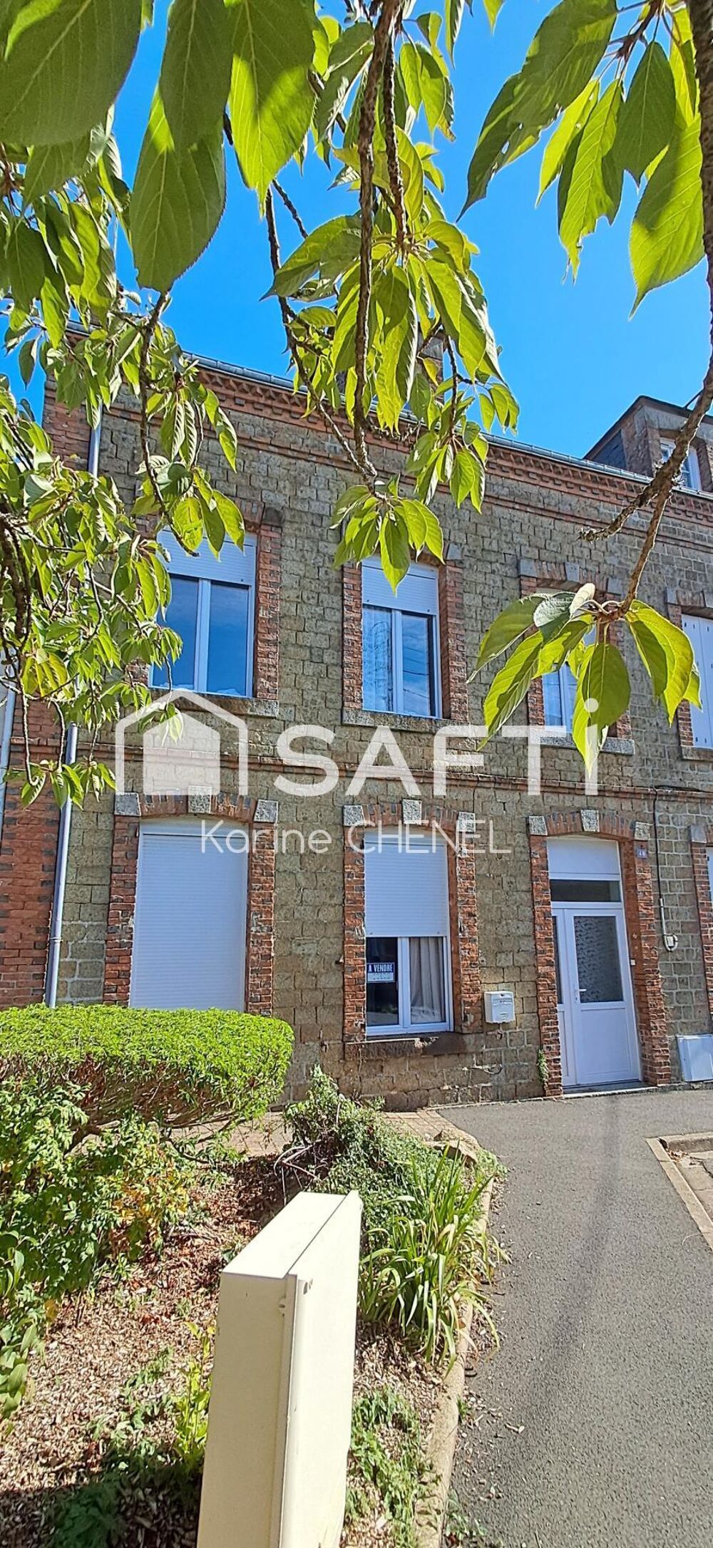 Maison de ville 2 ch dépendance et jardin