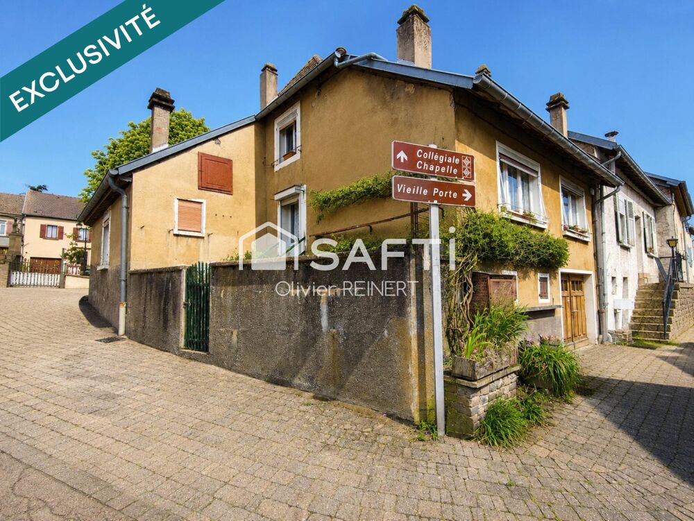Maison sur la place du village