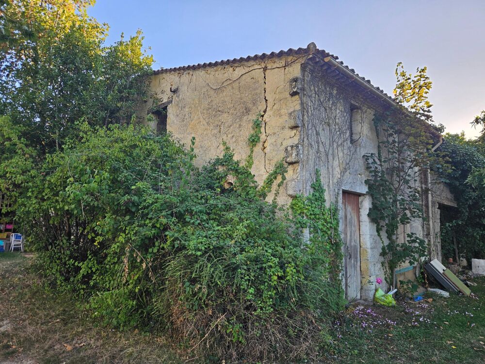 Bâtisse en pierre à rénover.