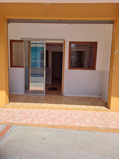 Bureaux 2 ou 3 pi&egrave;ces en rue principale du Robert 850 97231 Le robert