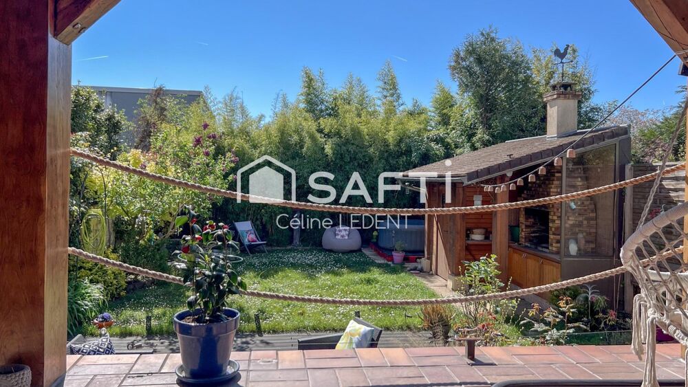 Sur 268m2 de terrain, belle maison de caractère proposant de beaux volumes (135 m2carrez, 160m2 habitables) et un superbe espace