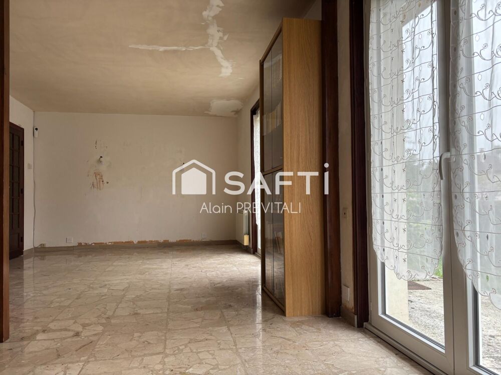Vente Maison Maison idéalement située disposant d'un grand terrain plat et clôturé Martignat