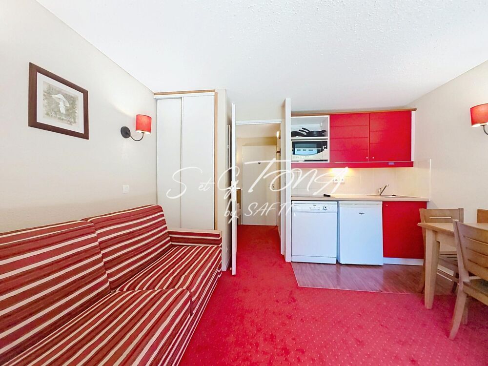 Pyrénées 2000  Studio cabine avec balcon au pied des pistes  Libre de tout bail