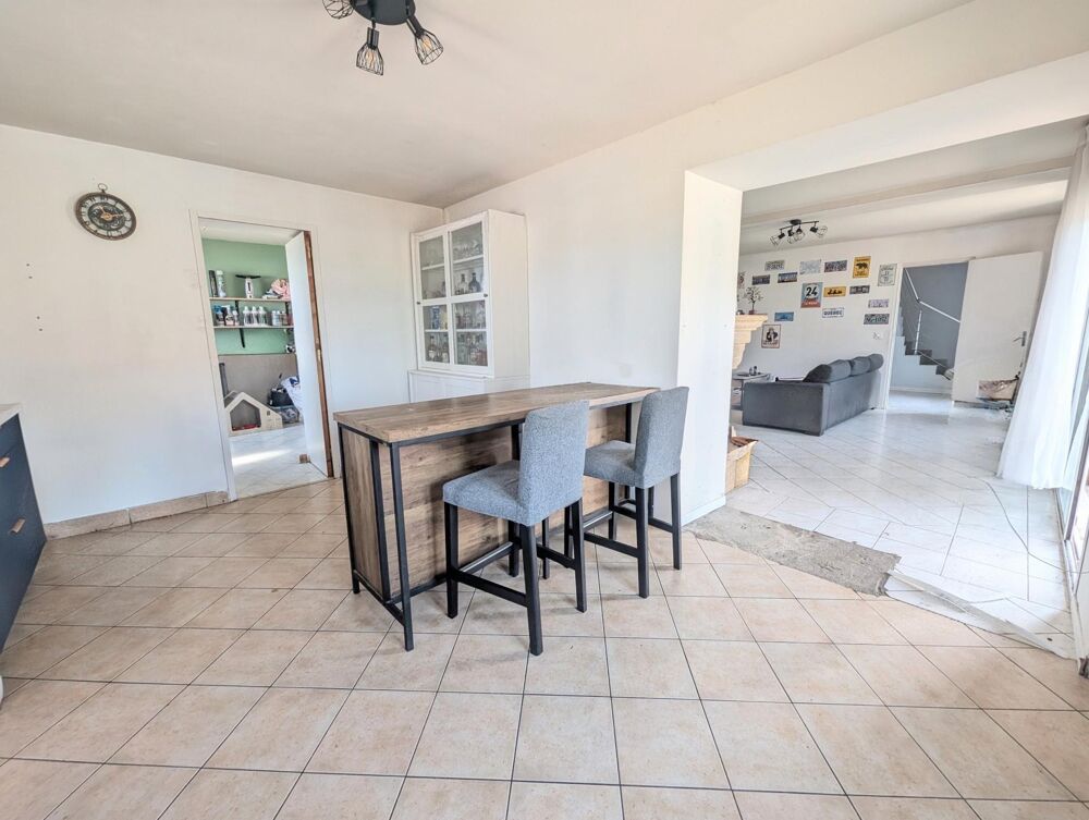 Vente Maison Maison familiale 130 m² à Lézigné– 4 chambres – Dépendance et grand garage/atelier Lézigné