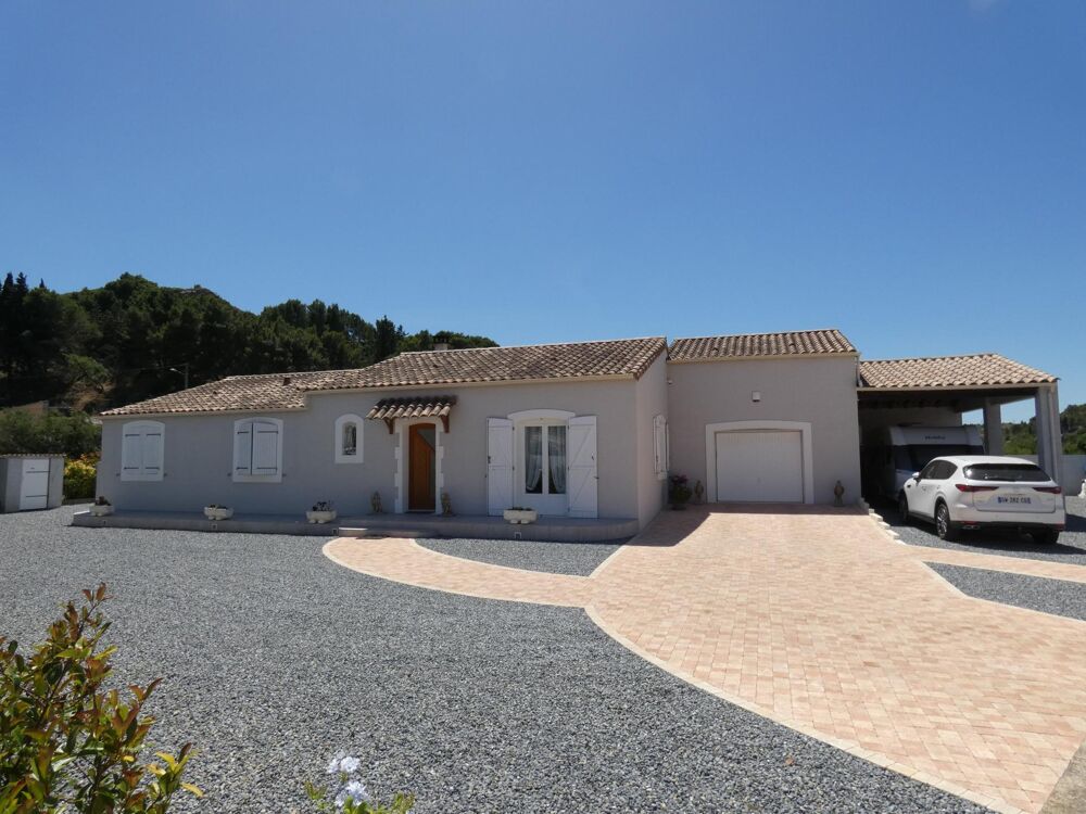 Vente Maison Villa traditionnelle de plain pied de 140m² avec 4 chambres sur terrain paysagé avec piscine, grand garage et car port Narbonne