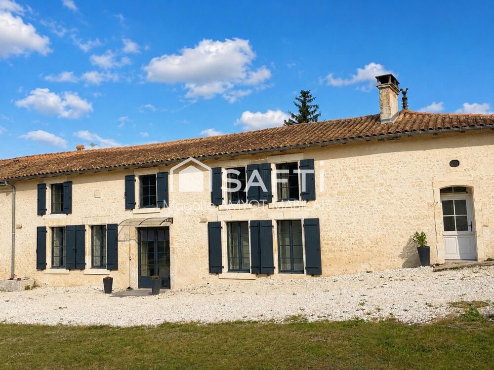 Une propriété charentaise dexception, entièrement réhabilitée, au coeur de plus de 4,5 ha