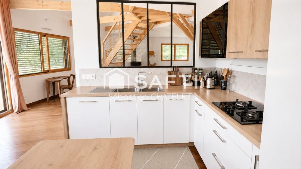 Maison bioclimatique de 2017, lumineuse et soignée, ouverte sur les champs avec vue montagne