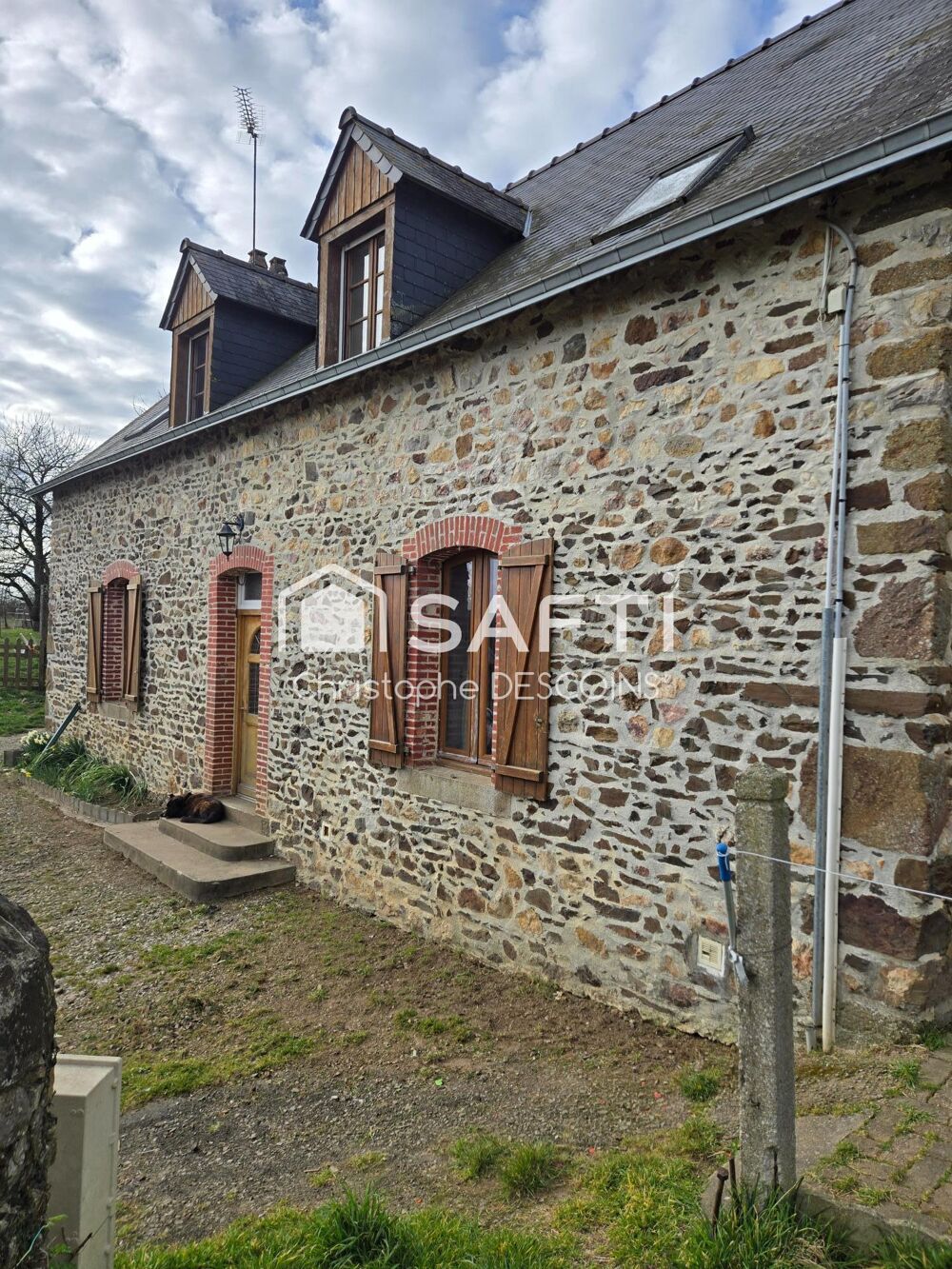 Vente Maison Maison de 180 m² avec vastes dépendances sur 24 500 m² à Chailland Chailland