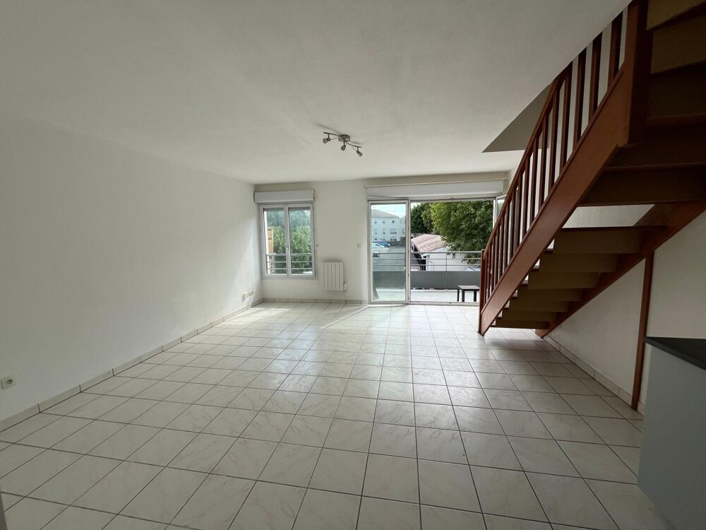 Vente Appartement Duplex lumineux avec piscine, balcon et résidence fraîchement ravalée : un cadre de vie idéal aux portes de Bordeaux ! Begles