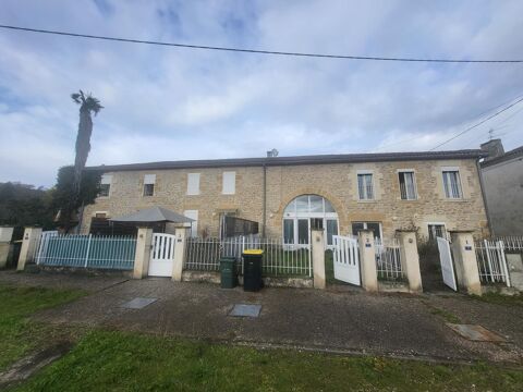   Grande longre de 609m2 rnove et divise en 4 logements. Maison - 15 + pice(s) - 609 m