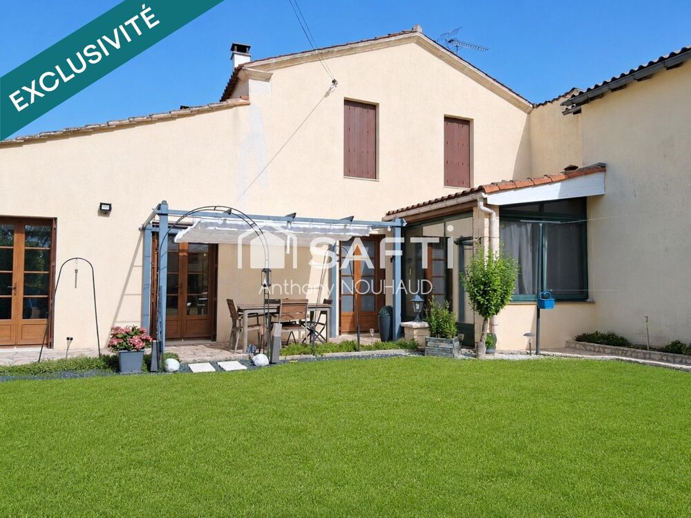 Vente Maison Maison bien située, propre et deux garages. Chateaubernard