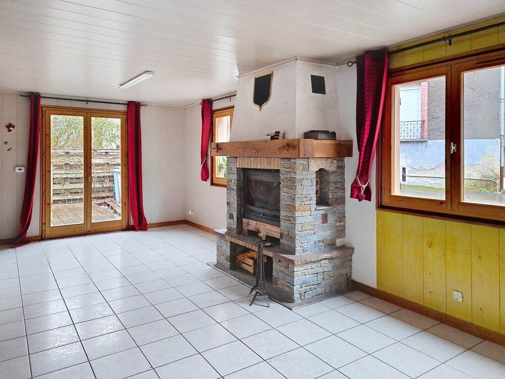 Vente Maison Grande maison située dans un charmant village. Maison de type 6 avec deux appartements indépendants de type 2. La lechere