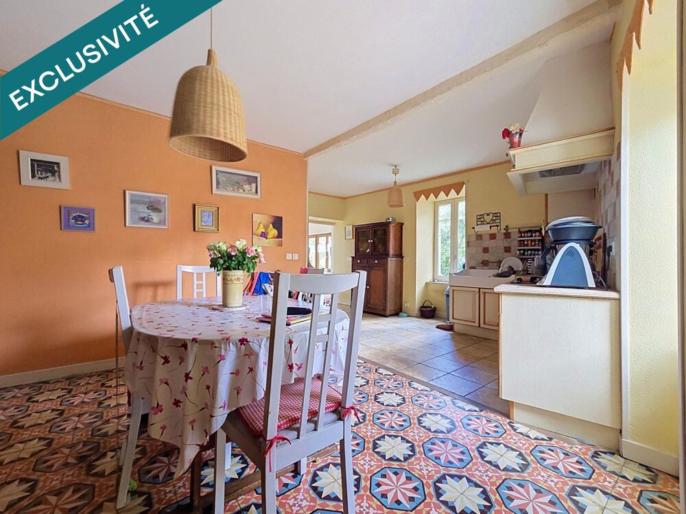 Une superbe maison en pierre où charme de lancien, terrasses et volumes généreux se conjuguent à merveille.