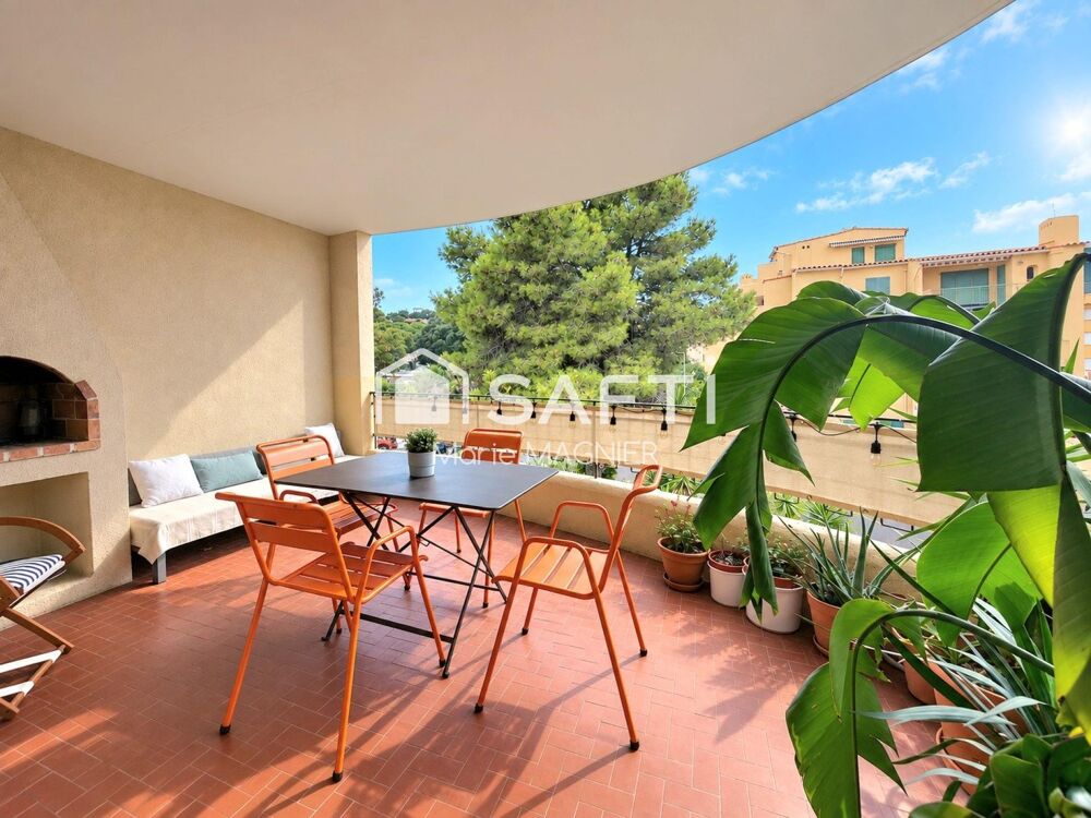 Vente Appartement CAVALAIRE-SUR-MER – BEL  APPARTEMENT T3 DE 59M2 RÉNOVÉ AVEC TERRASSE & GARAGE FERME- PROCHE PLAGE PORT COMMERCES- QUARTIER RESID Cavalaire-sur-mer