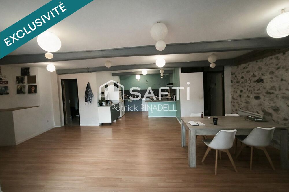 Maison d'habitation en trois faces, avec deux logements : un T5 avec quatre chambres, grande pièce de vie et T2 loué à l'année a