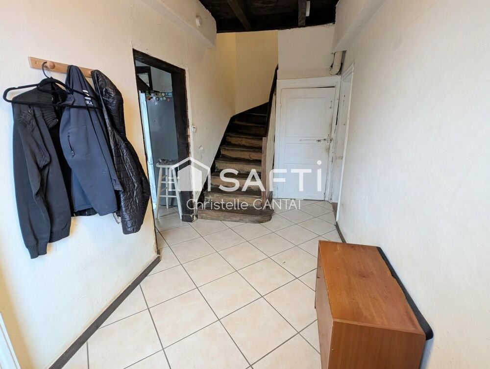 Maison 272 m² en deux parties, terrain, dépendances.