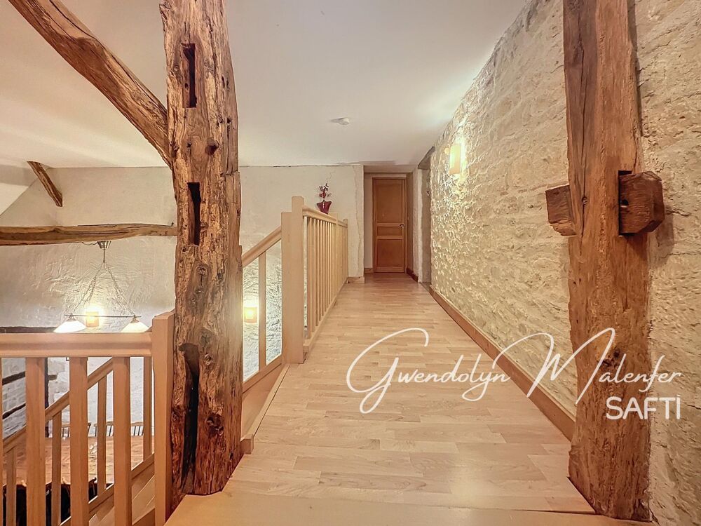 Maison en pierre rénovée avec charme et authenticité