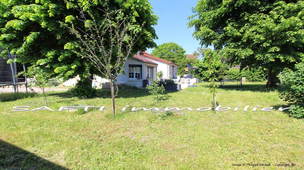 Demeure de 190 m2 habitables de 8 pièces, 5 chambres + cave sur un terrain clos de 1000 m2 sans vis-à-vis.
