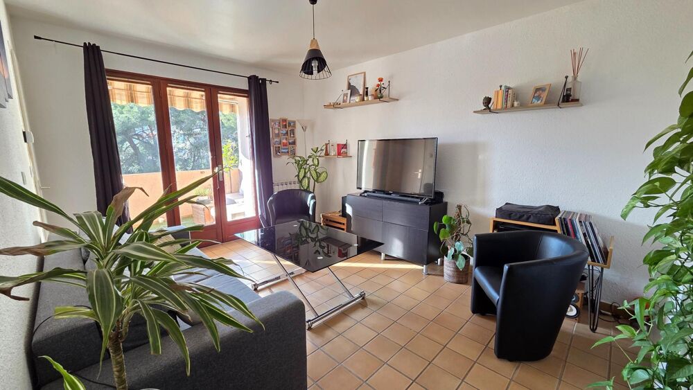 Bandol, beau T2 de 42 m² + Cave, proche de toutes commodités.