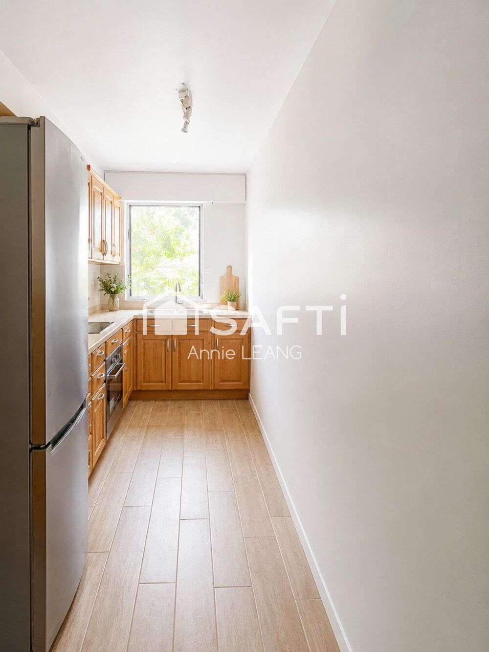 Vente Appartement À 3 minutes du métro Couronnes, découvrez ce lumineux 4 pièces de 80 m² avec ascenseur, parking et fort potentiel d'aménagement Paris 11