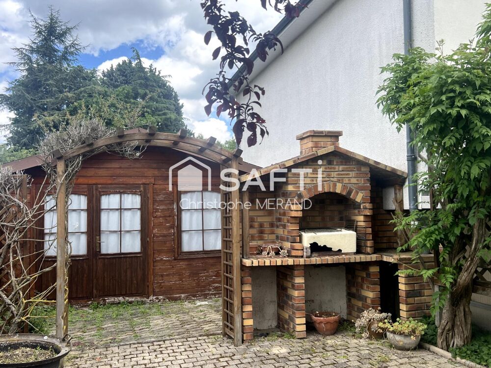 Pavillon 4 chambres dans le Centre de DANGE SAINT ROMAIN