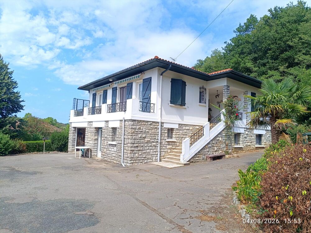 Vente Maison Dans là campagne d Ustaritz, vois découvrirez CETTE Maison spacieuse équipée d Une doublé pompe à chaleur, zvec vie dure la camp Ustaritz