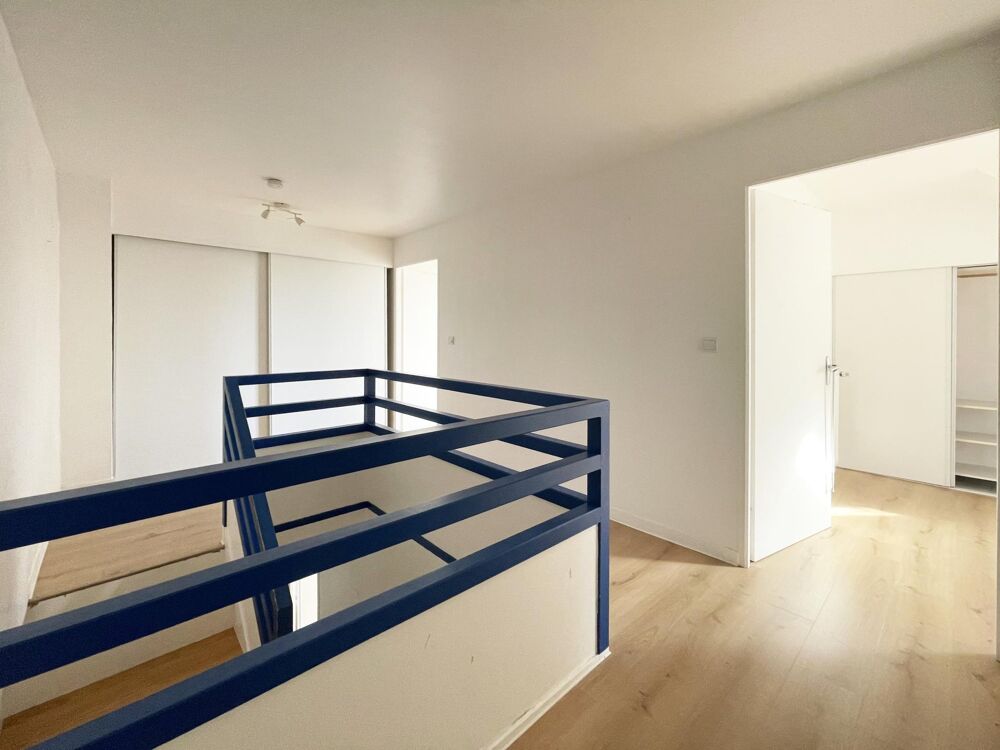 Duplex T4 lumineux de 103 m² - Île de Nantes  Place Galarne