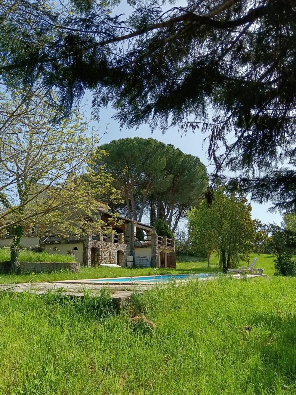 Maison 98 m2 sur terrain 4350 m2, piscine, garage, atelier