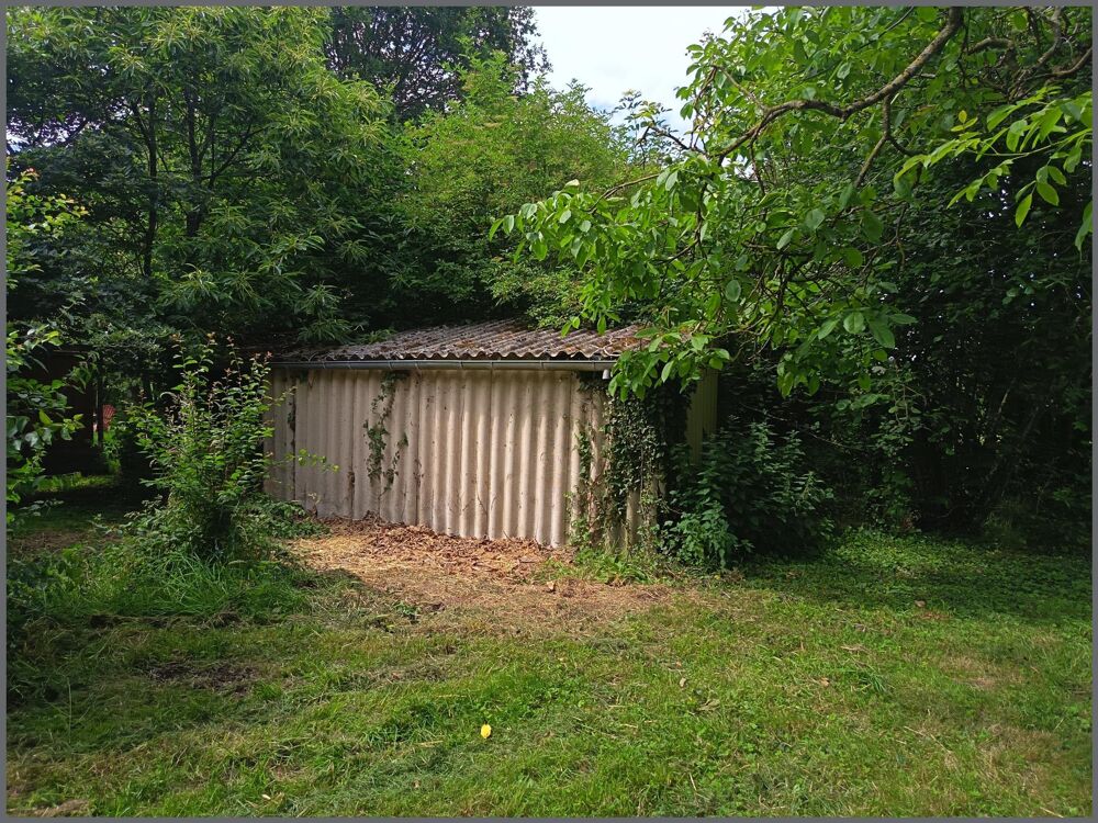 Vente Terrain Terrain constructible à batir, belle parcelle avec puits et bâtiment, au coeur du bourg. Saint-leger-des-pres