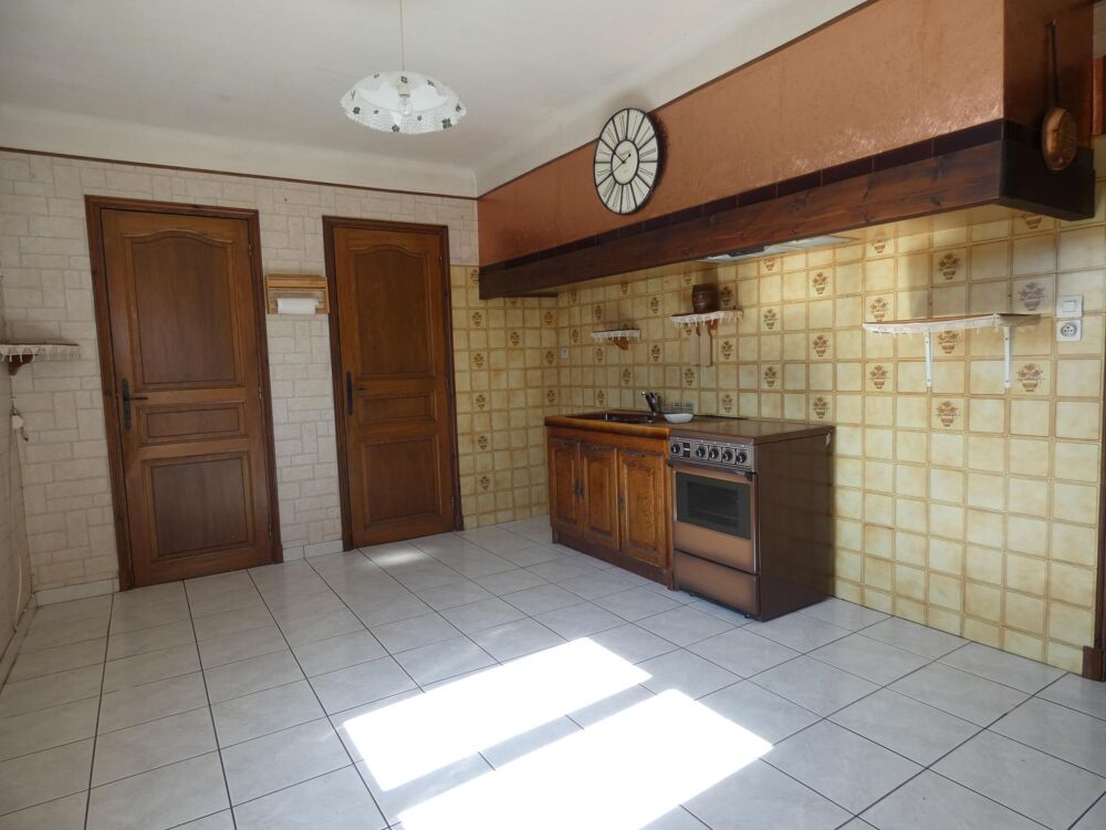 Vente Maison Grande maison familiale T6 de 120m² et T2 de 40m² en rez-de-chaussée, garage de 80m² et jardin. Couiza