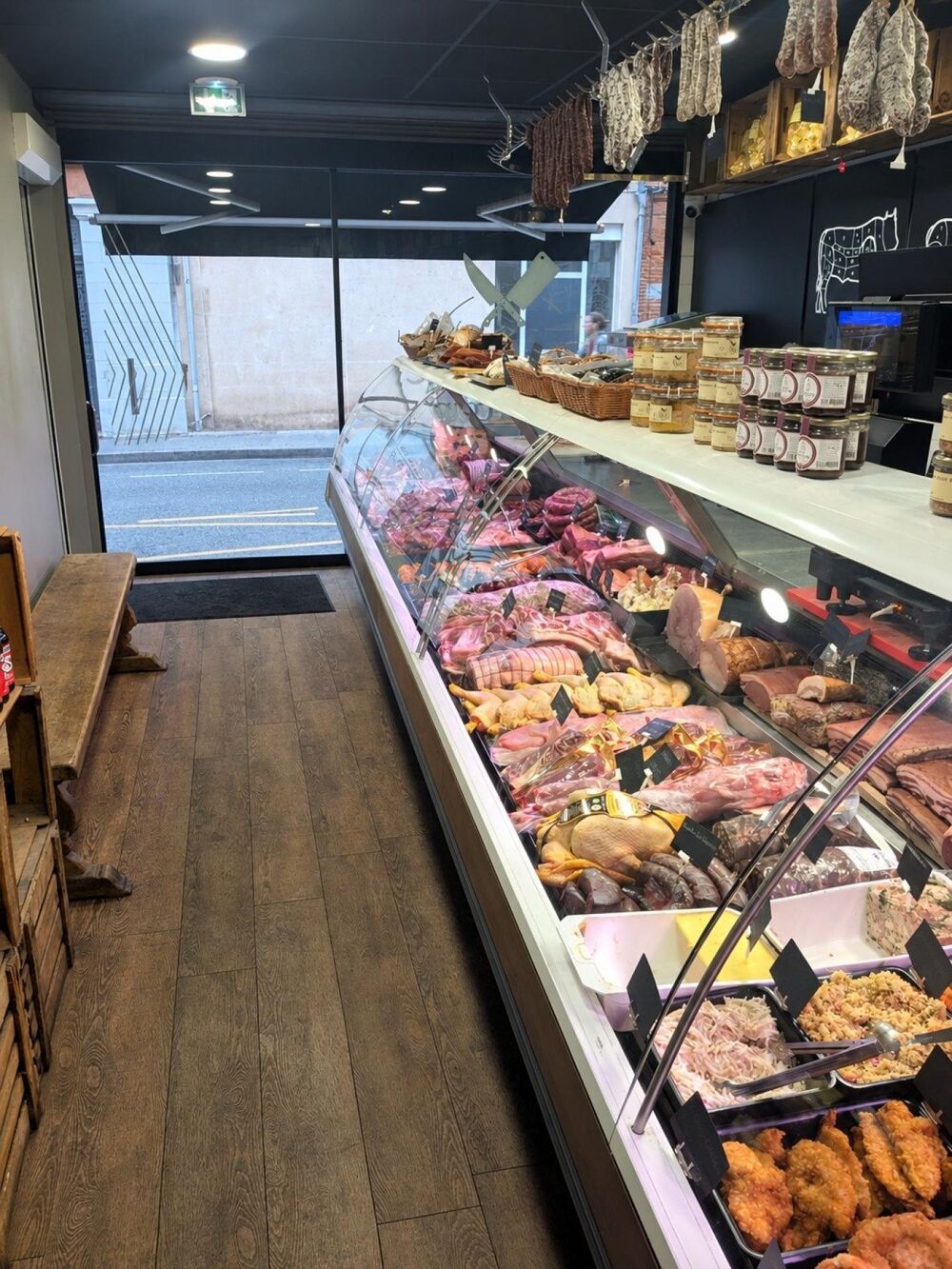   BOUCHERIE DE QUARTIER A CEDER 