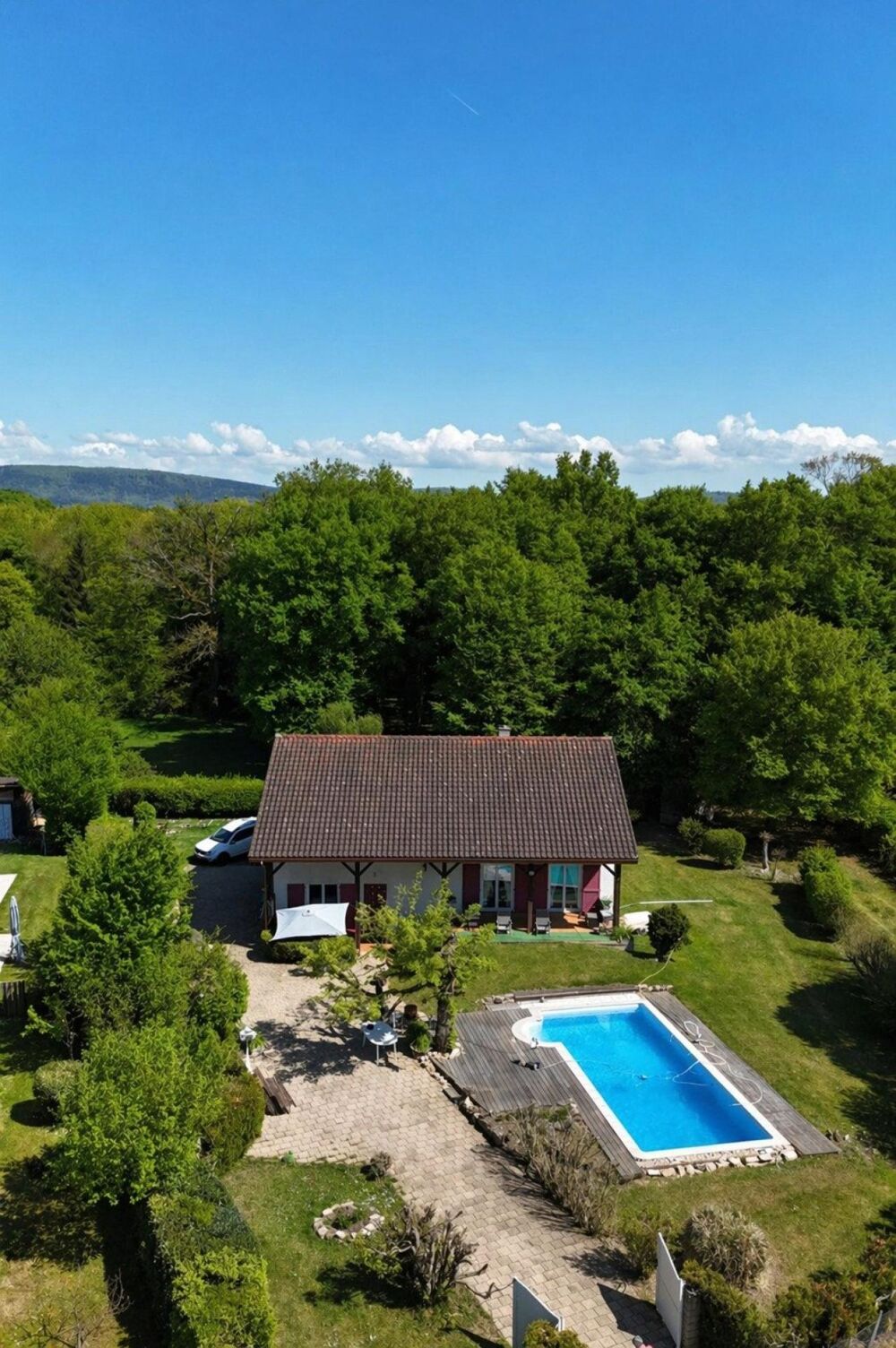 Vente Maison Maison rare à Montagnat – 146 m² – Havre de paix avec piscine et bois sur un terrain de 5000 m² Montagnat