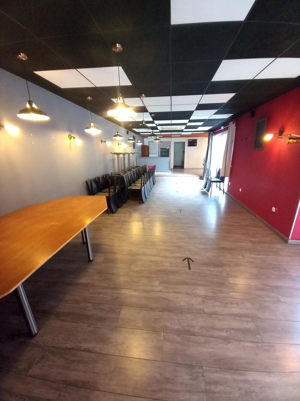 Vente Immeuble Immeuble de caract�re construit en 1948 sur un terrain de 905 m� disposant d'un appartement au 1er �tage. Oignies