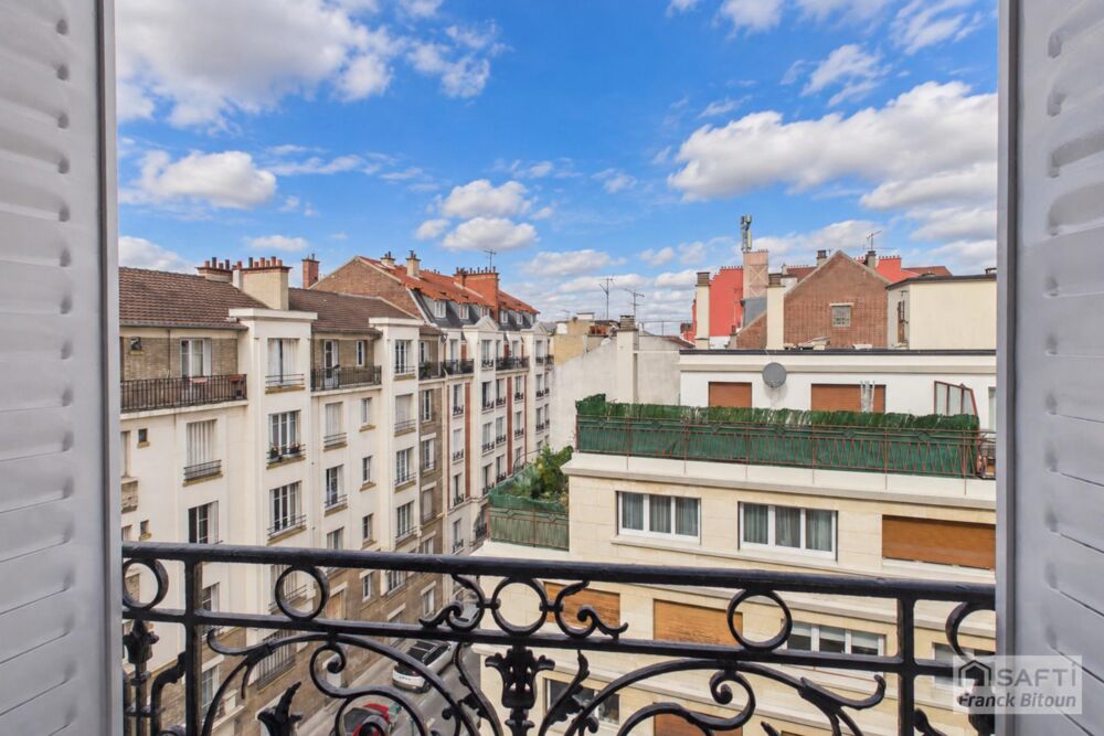 Vente Appartement Gare de Bécon. 3 pièces lumineux avec cachet en dernier étage. Asnieres-sur-seine
