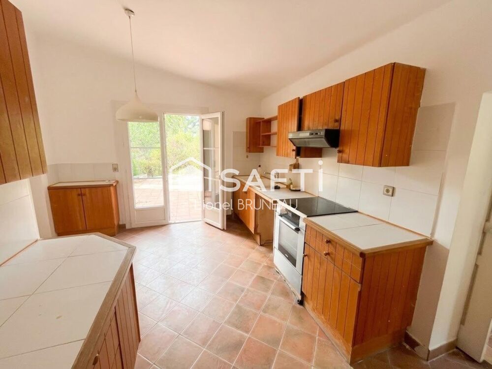 Vente Maison Vue mer d'exception à Sanary-sur-Mer : villa lumineuse de 135 m², grande piscine et jardin arboré, au calme absolu proche des pl Sanary-sur-mer