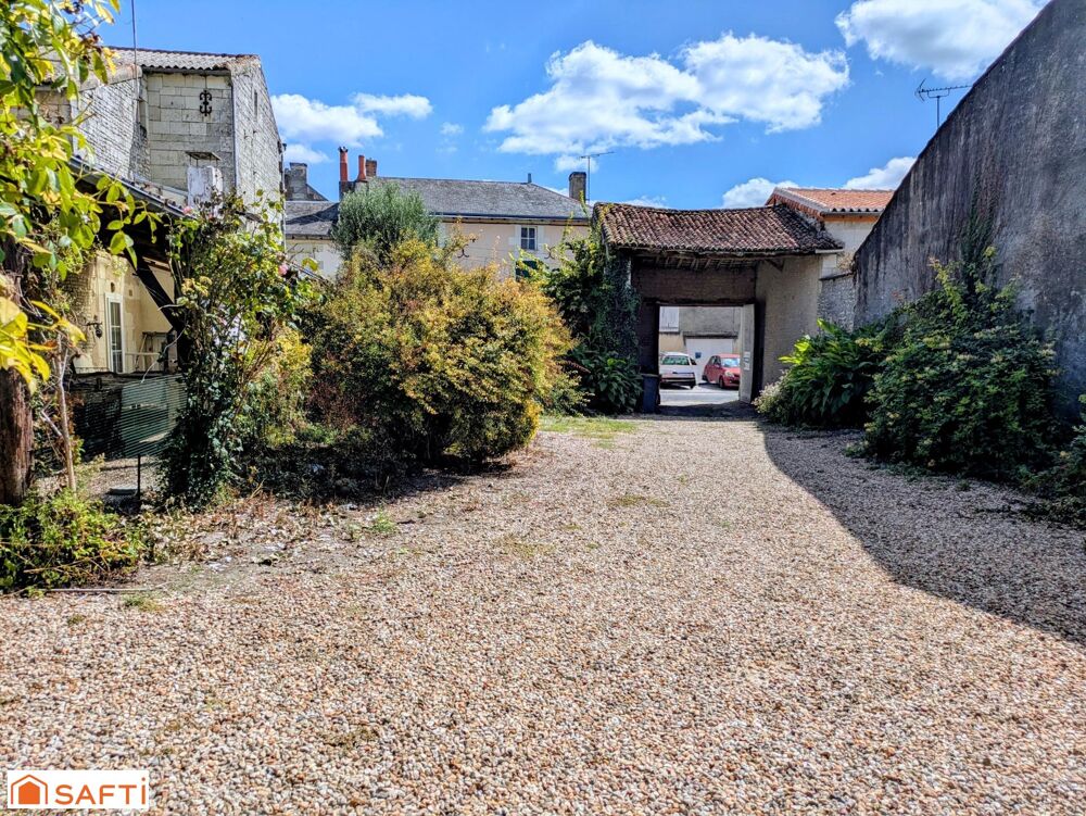 Maison familiale en centre ville avec les avantages de la campagne