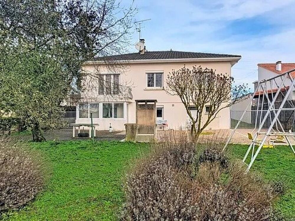 MAISON FAMILIALE EN CENTRE VILLAGE