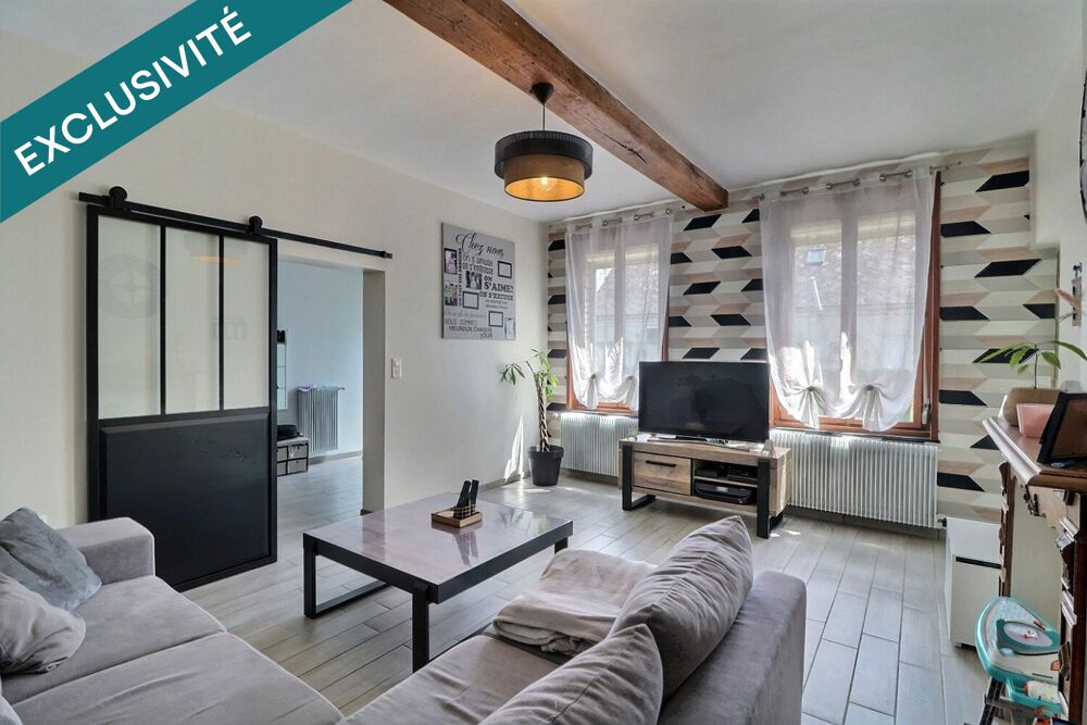 Longère 3 chambres, avec 80 m2 de dépendance, grand stationnement, vaste jardin clos, le tout au calme dans un village avec des