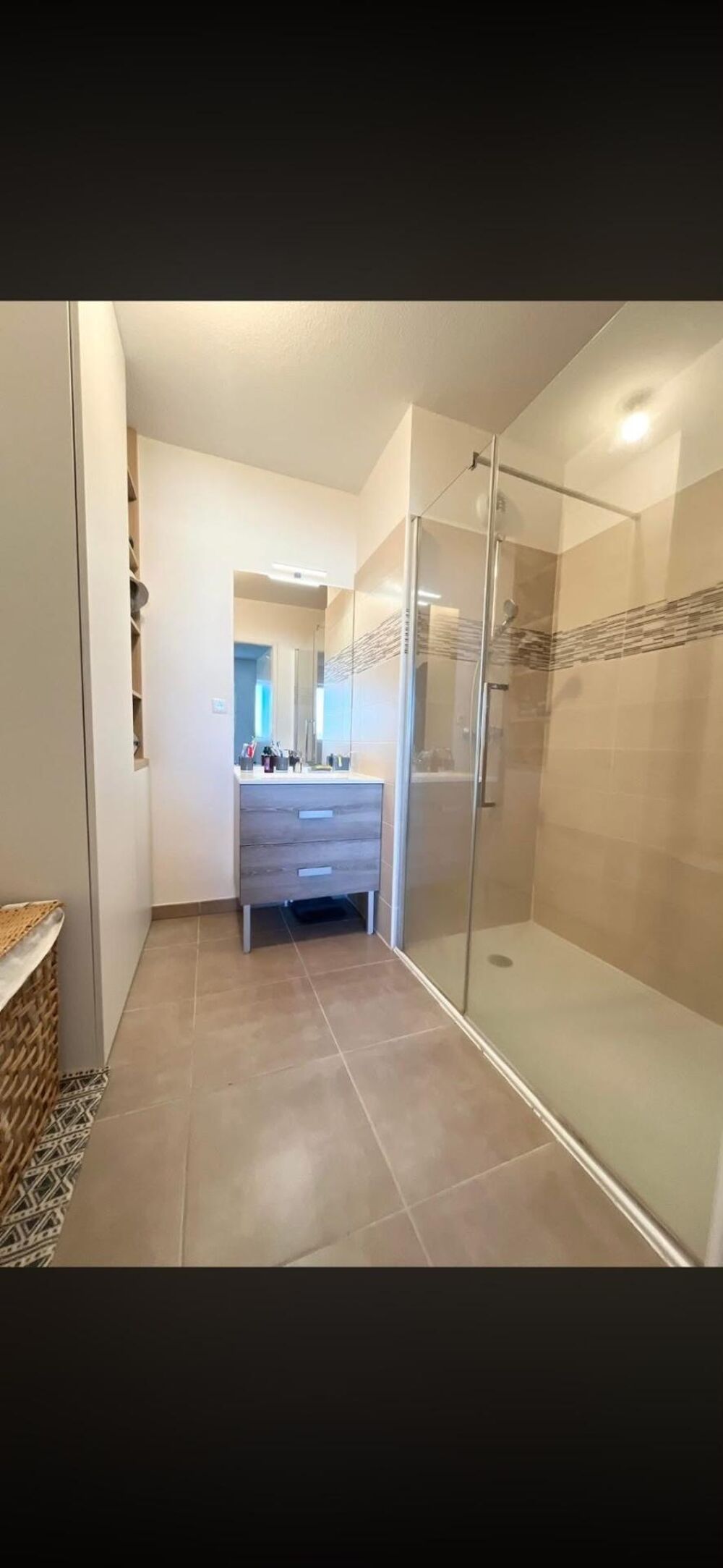 Appartement récent dans immeuble design