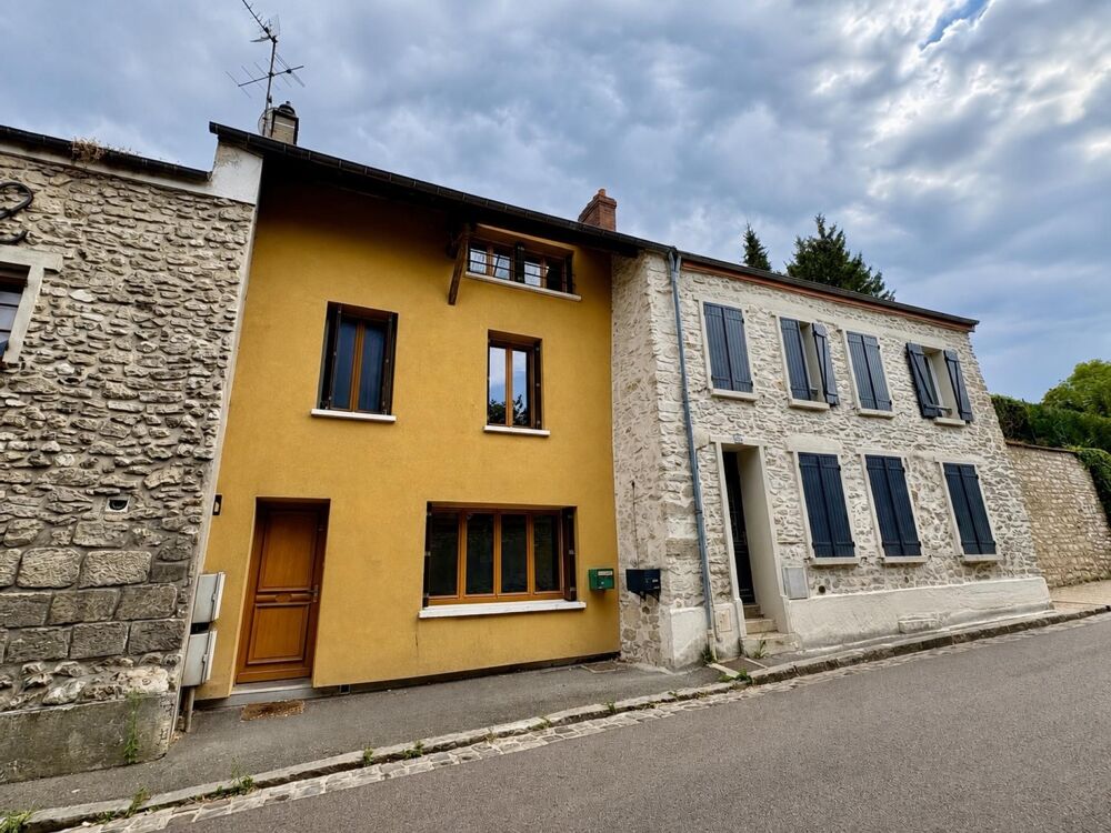 Vente Maison Maison de ville 75M2  / T4 en centre  ville de MAULE. 3 chambres. Maule