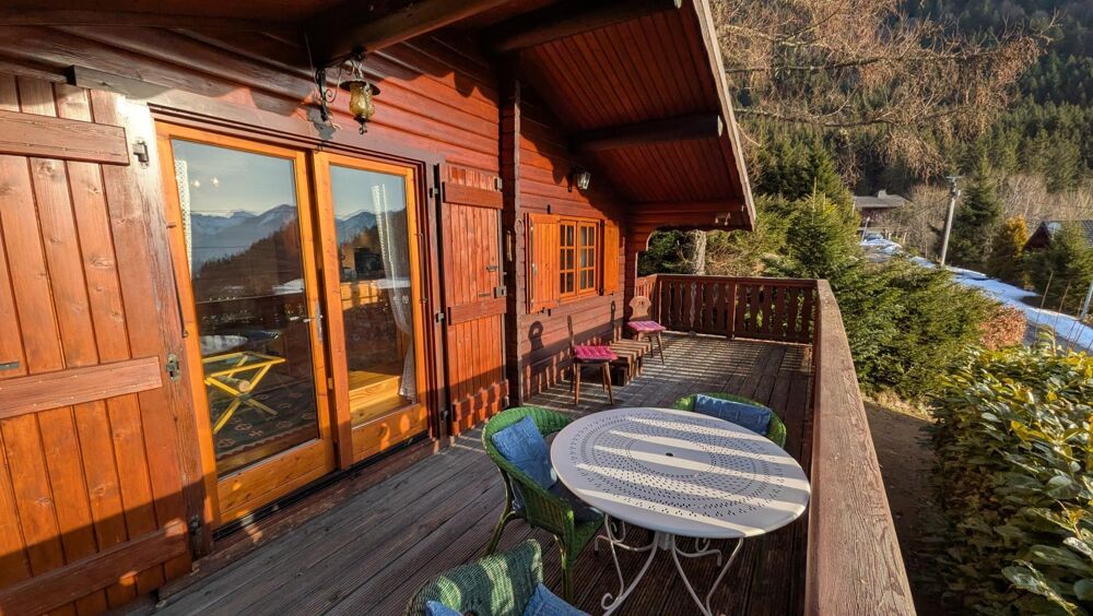 Chalet accroché à la montagne avec terrasse plein ouest