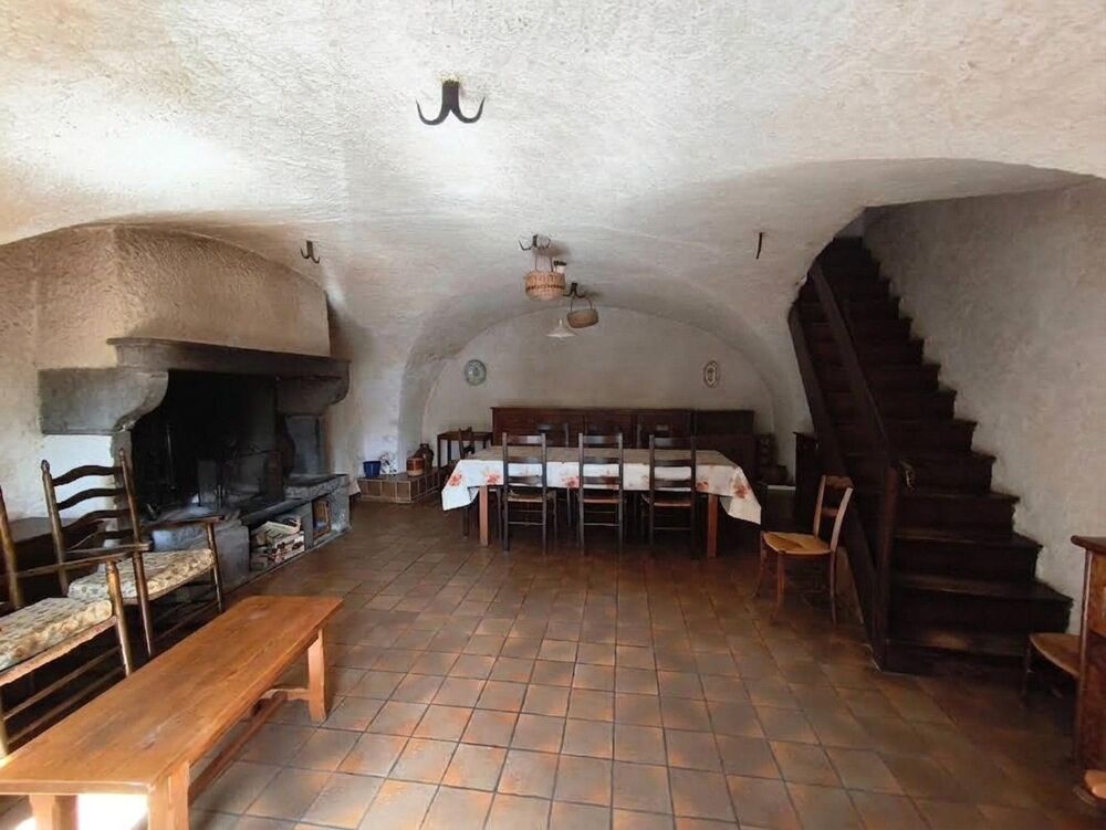 Rare : maison en pierre recherchée sur Aydat !