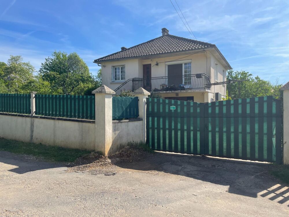 Maison sur sous-sol avec terrain clos d'environ 1 200 m²