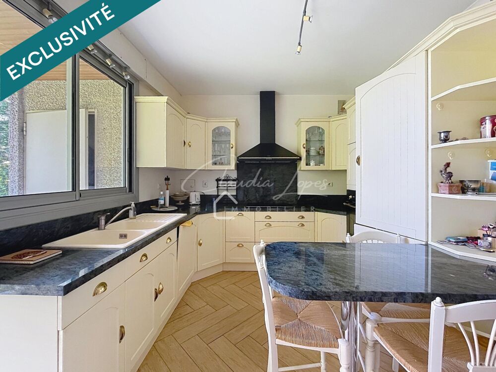 APPARTEMENT 4 pièces avec cave, une réserve et 2 parkings