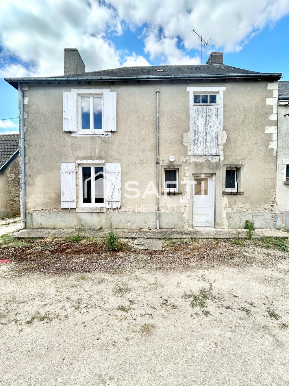 Maison ancienne à rénover avec dépendances et beau potentiel d'aménagement